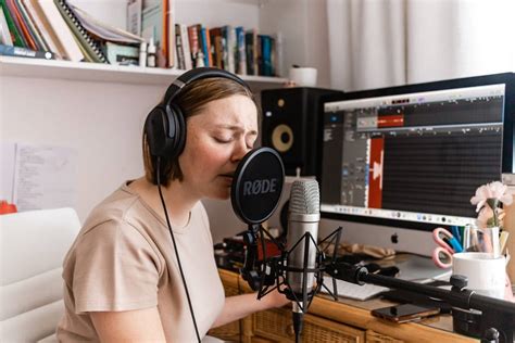 How to Record with Music Playing: A Guide to Capturing Background Melodies